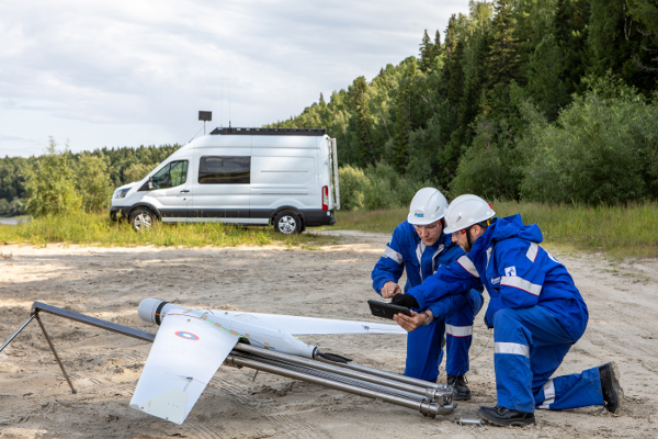 Подготовка к запуску беспилотного летательного аппарата в ХМАО