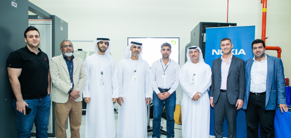 группа специалистов Etisalat UAE и Nokia после проведения успешных испытаний